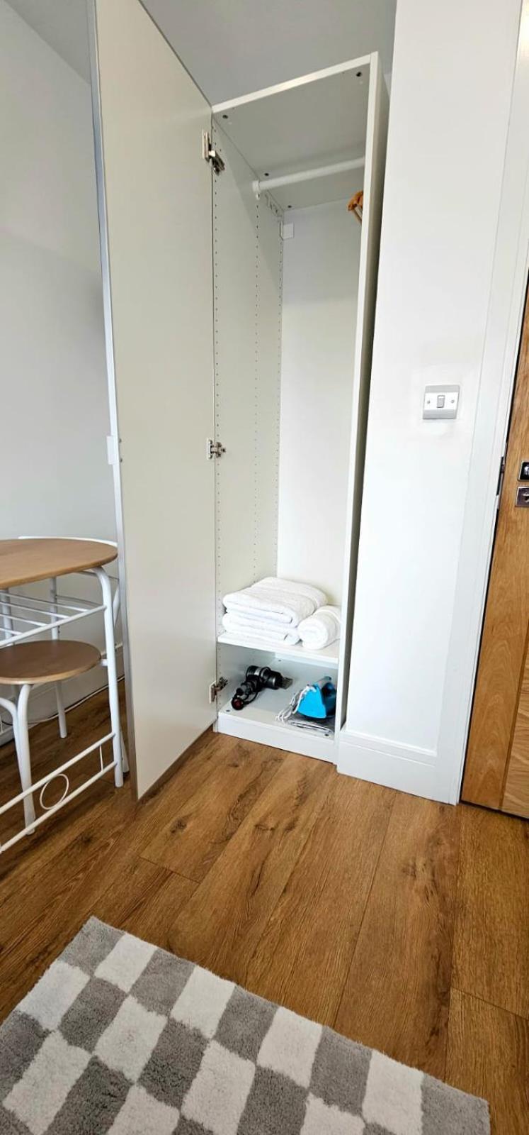 Claire Double Room Londen Buitenkant foto