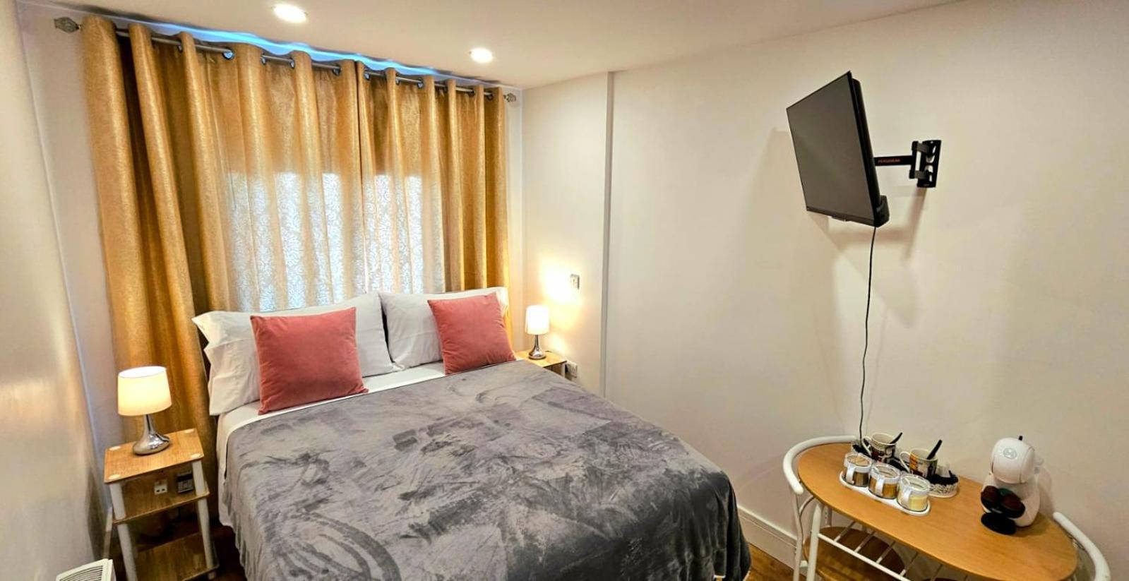 Claire Double Room Londen Buitenkant foto