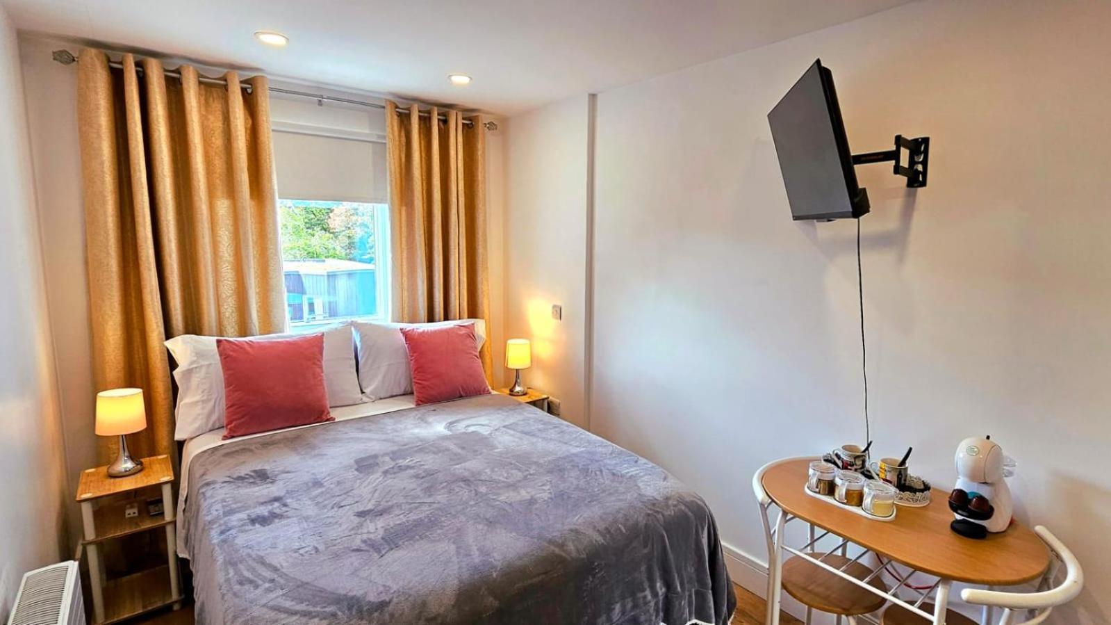 Claire Double Room Londen Buitenkant foto